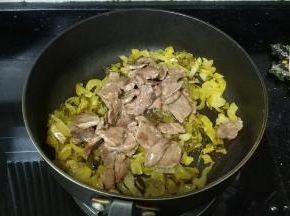 再倒入黄牛片