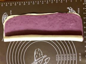 然后从没有孔的一端卷起。