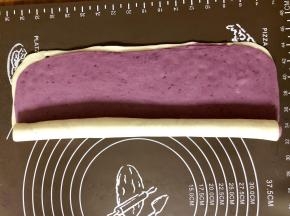 然后从没有孔的一端卷起。