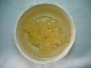 银耳提前泡发。