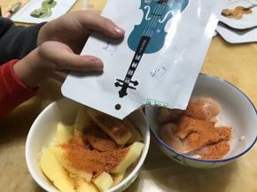 倒入烤肉料抓匀