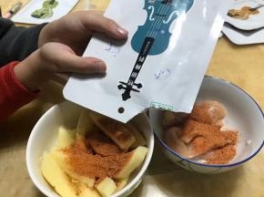 倒入烤肉料抓匀