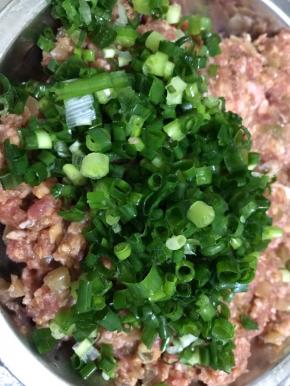 包的时候拌入葱花