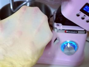 这时面团有了不容易破的手套膜！