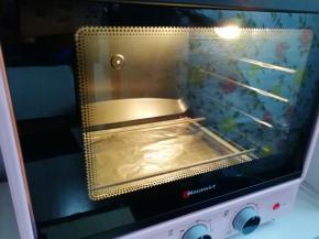 烤箱上下管160度预热。