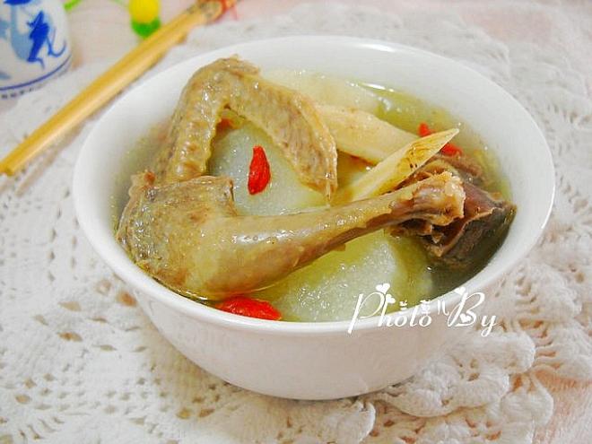 山药黄芪炖乳鸽