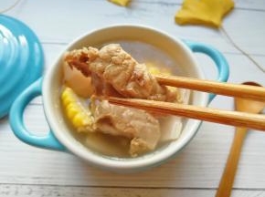 排骨炖的酥烂。