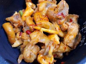 转入电饭煲或者高压锅里