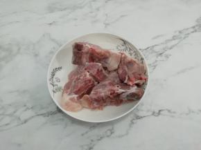 大骨用水洗干净