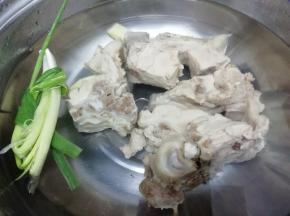 在加入大骨头