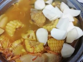 在加入芋头块再煮15分钟