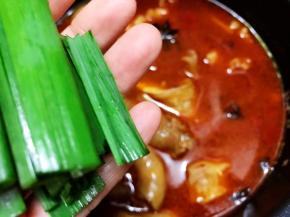 出锅前加入青蒜叶