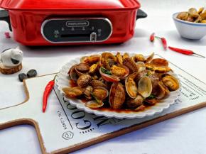 整个厨房都是海鲜的鲜香！啤酒喝起来！