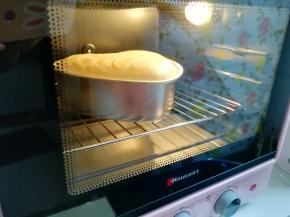 这是烤了15分钟的时候，蛋糕长得很好。