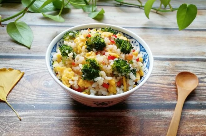 西兰花蛋炒饭