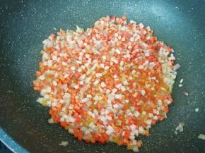 加入两勺生抽翻炒均匀。