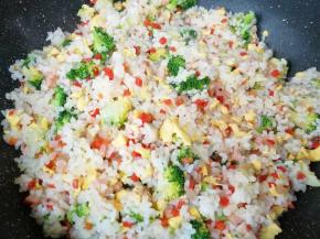 放盐调味关火。