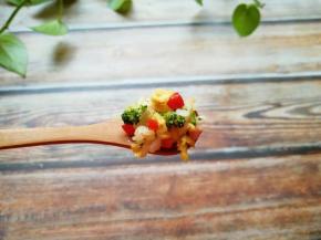 舀一勺放入嘴里特满足。