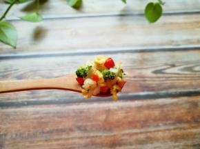 舀一勺放入嘴里特满足。
