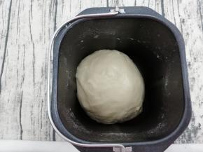 揉到能拉出手套膜即可，时间不固定，放回面包机中发酵