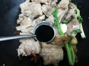 倒入生抽