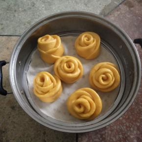 开火，上气后蒸15分钟，闷三分钟即可。