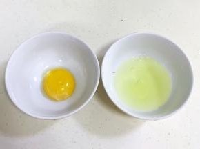 蛋白和蛋黄分离。