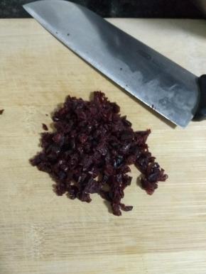 蔓越莓切成小粒