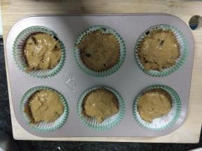 放入模具中，倒入1/3满，蒸后会长高