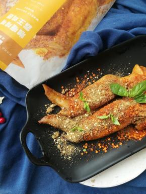 调味料撒上，就可以开吃了。比油炸的省油。不浪费。