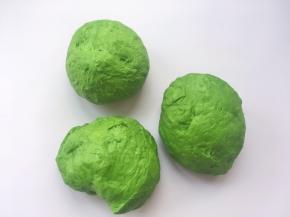 之后将面团均分成3等份
