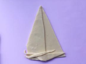 将卷好的面团室温发酵1个小时，家里室温19度，湿度65  