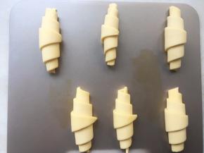 烤箱预热180度，将发酵好的面团入烤箱烤20分钟  