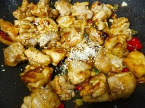 最后放入白芝麻