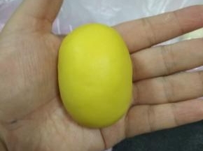 揉成椭圆形