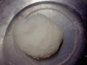 整理成面团盖保鲜膜室温放凉