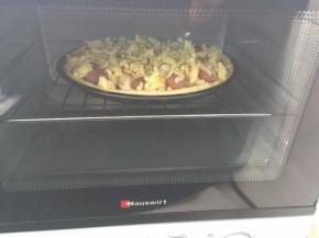 将烤盘放入烤箱，190度中层烤20分钟，表层上色即可
