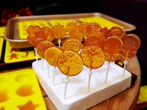 冷却后就可以脱模了