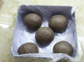 第二天起来之后取出面团，预热华夫饼机。之后就一样操作。