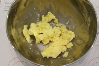 黄油室温软化。