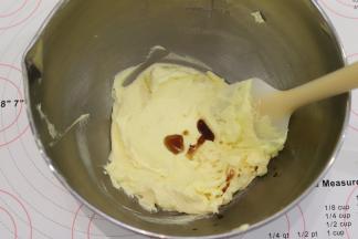 加入香草精，拌匀。