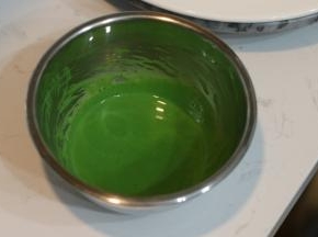 抹茶完全融化的状态，这样处理可以避免有没有融化的颗粒状抹茶粉