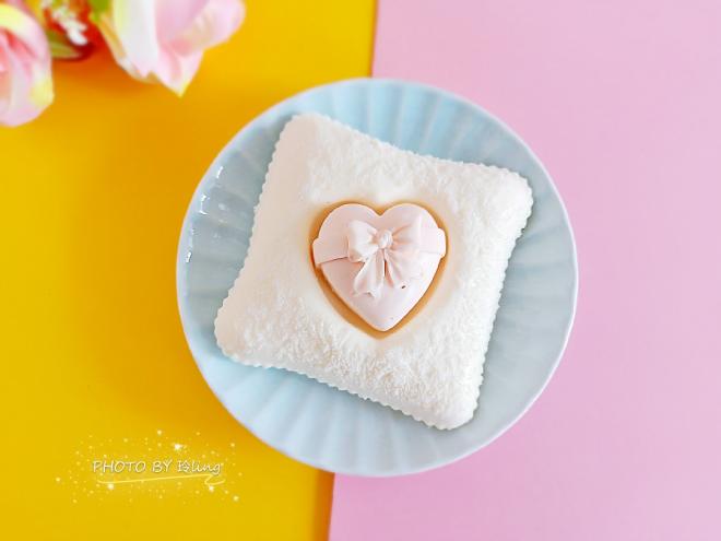 爱心抱枕酸奶慕斯蛋糕