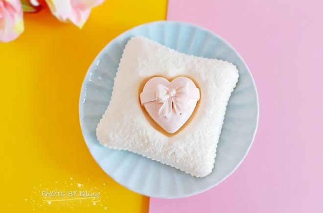 爱心抱枕酸奶慕斯蛋糕