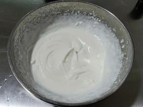 打发至出现纹路即可