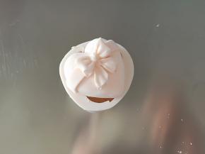 放冰箱冷冻一晚就可以脱模了