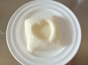 可以撒一点点椰蓉营造喷砂的感觉