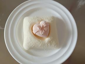 爱心放入凹槽中，美美哒爱心抱枕就做好啦