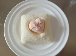 爱心放入凹槽中，美美哒爱心抱枕就做好啦