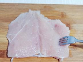 用食品叉扎满洞洞眼！